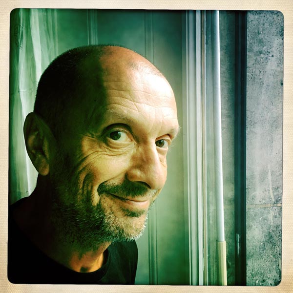 Parler de théâtre à la radio